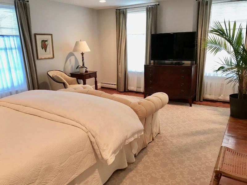 Queen Room image 4