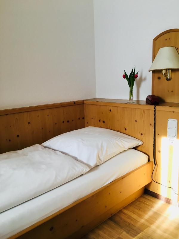 Small Single Room image 3