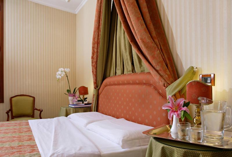 Double or Twin Room image 4