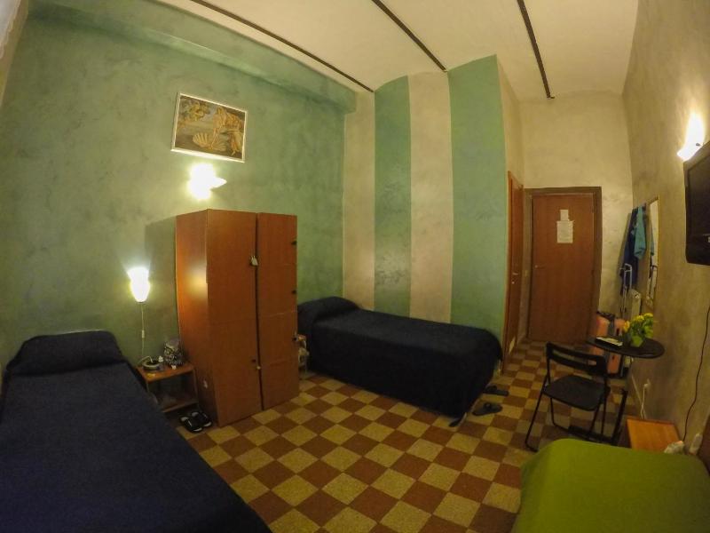 Quadruple Room with Bathroom image 4