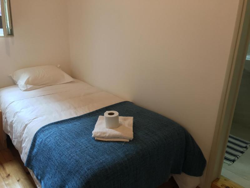 Single Room with Private Bathroom image 4