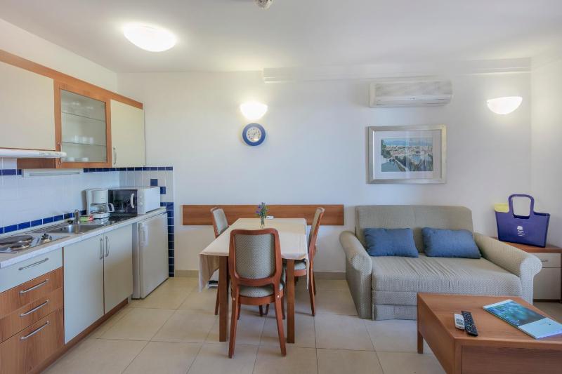 One-Bedroom Apartment image 2