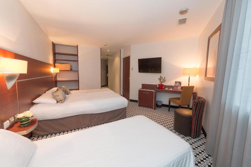 Superior Triple Room (3 Single Beds) image 2