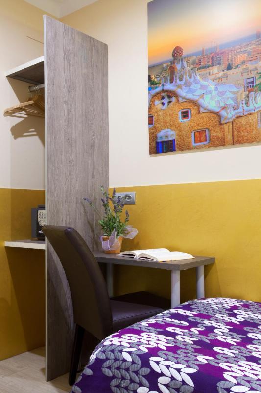 Single Room with Private Bathroom image 4