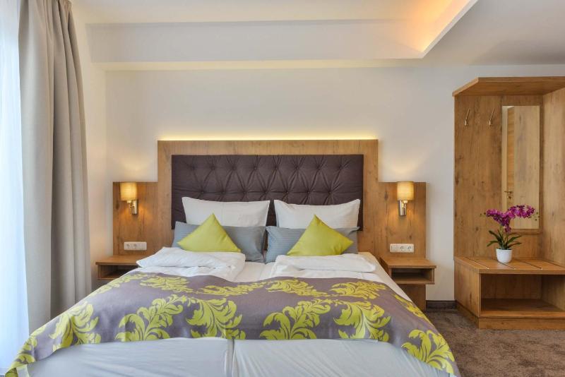 Deluxe Double Room image 4