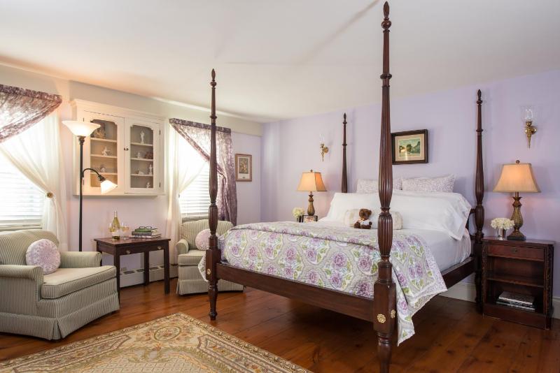 Queen Room image 4