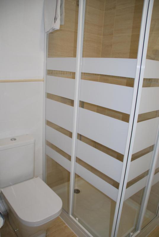 Twin Room with Private Bathroom image 1