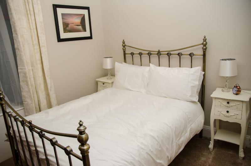 Deluxe Double Room with Bath image 3