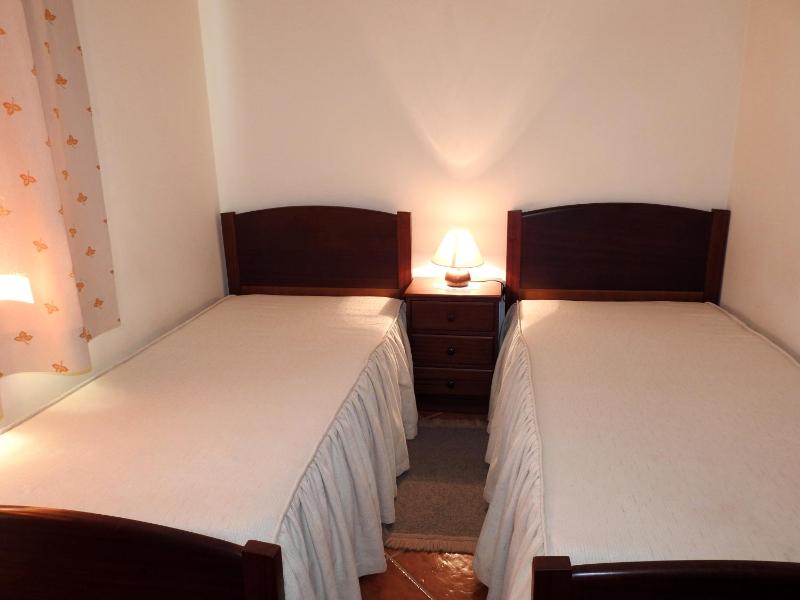 Twin Room image 1