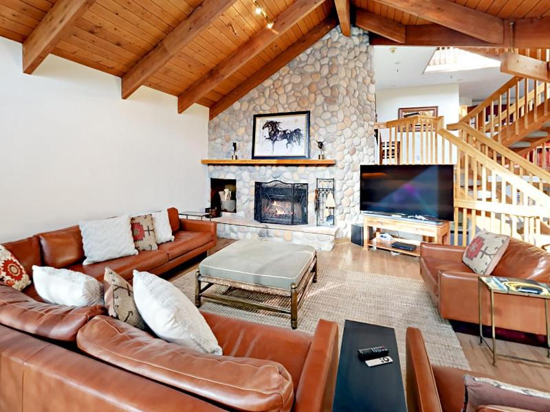 Four-Bedroom Townhouse image 1