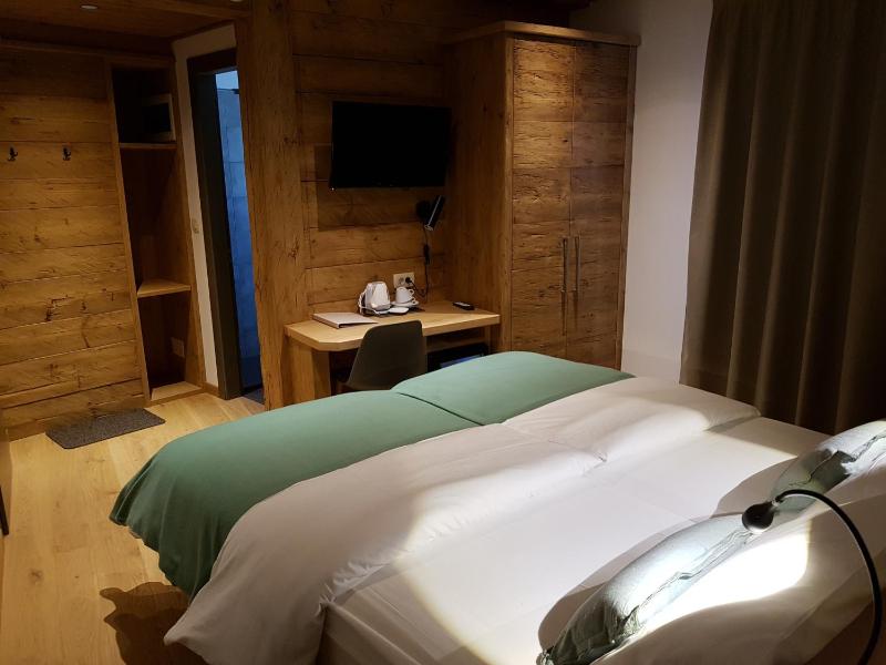 Double or Twin Room with Balcony image 2