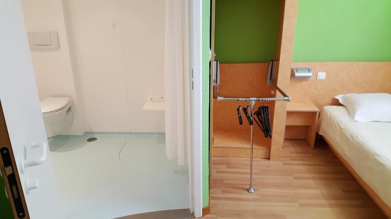 Twin Room - Disability Access image 3