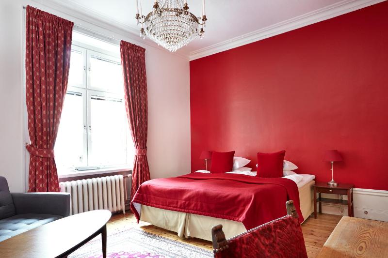 Triple Room with Shared Bathroom in Corridor image 3
