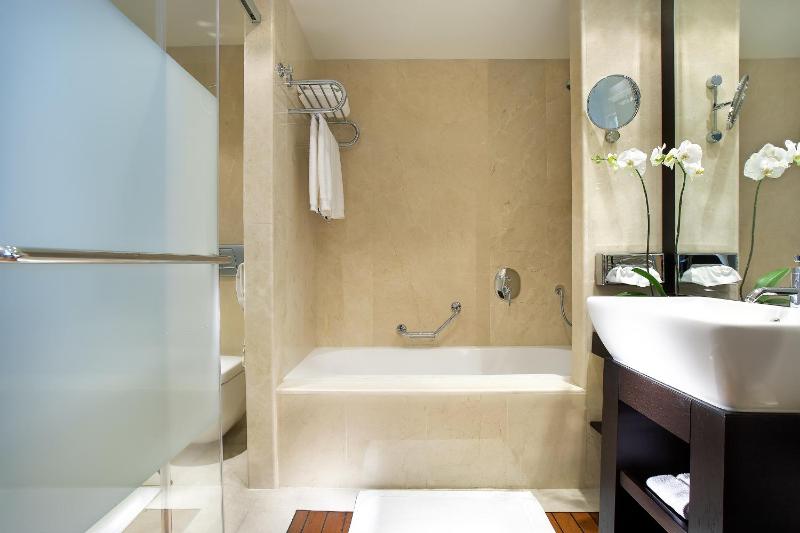 Superior Room with City View image 2