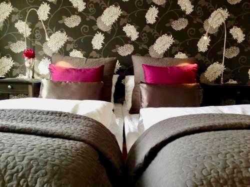 Twin Room image 1