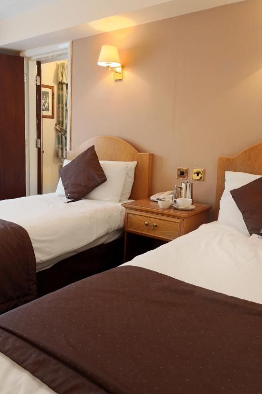 Standard Twin Room image 4