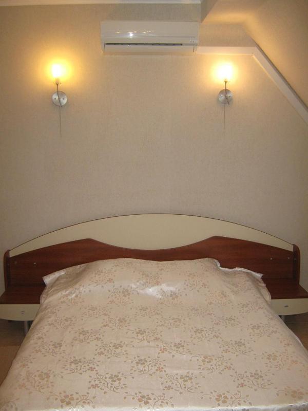 Double Room image 4