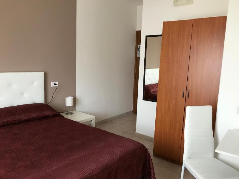 Double Room image 4