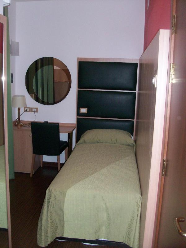 Hotel Mondial - image 20