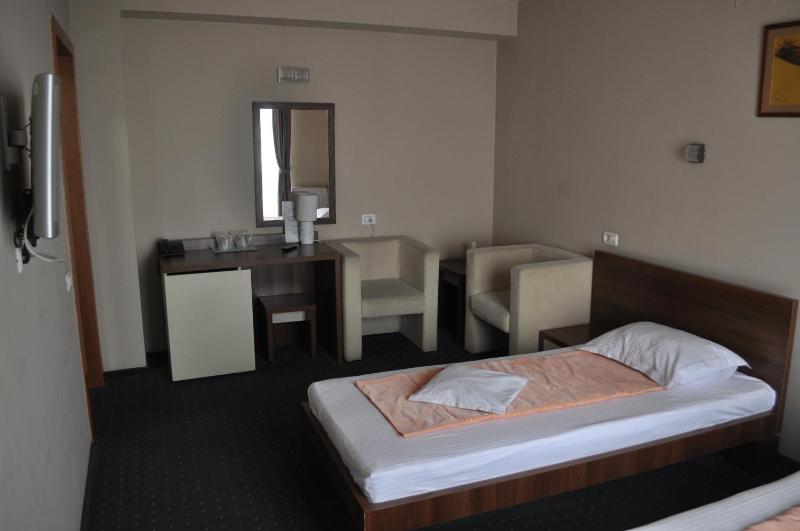 Twin Room image 2