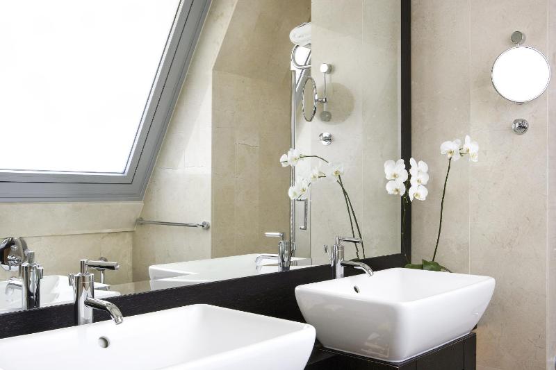 Deluxe Junior Suite with Sea View image 4
