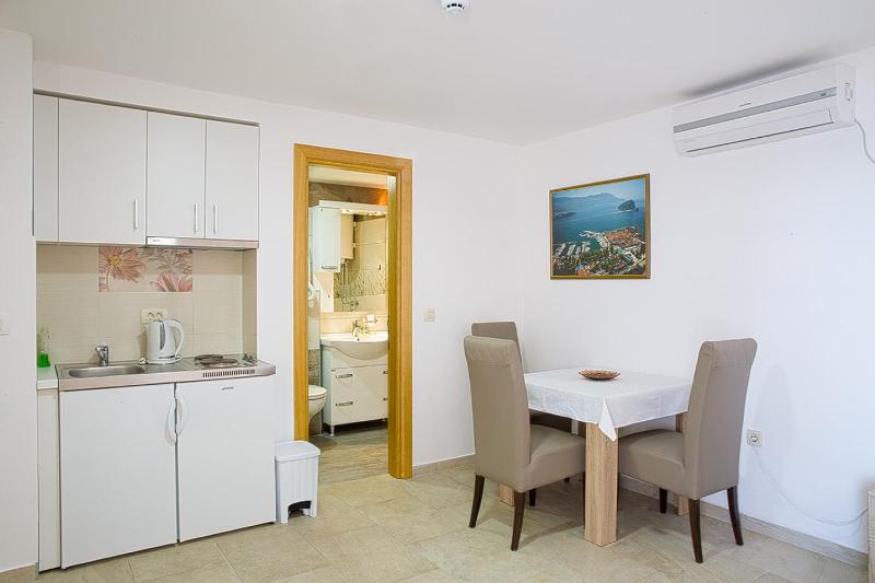 Studio Apartment image 2