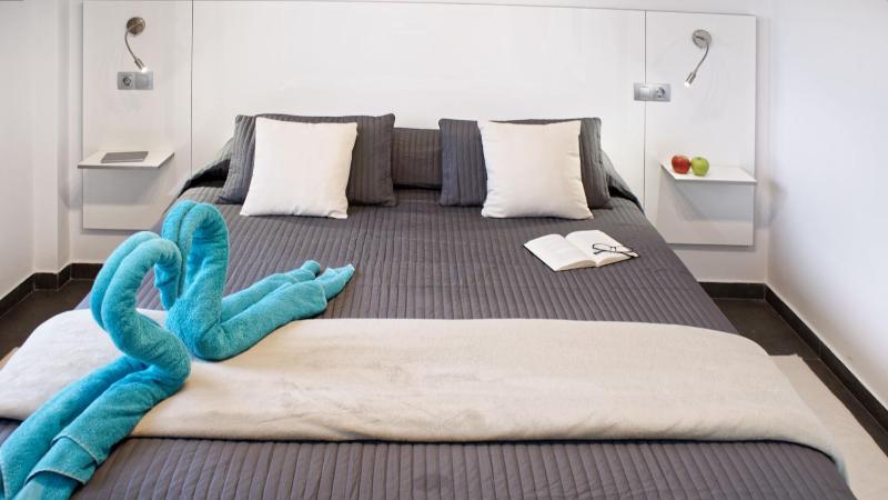 Deluxe King Suite image 2