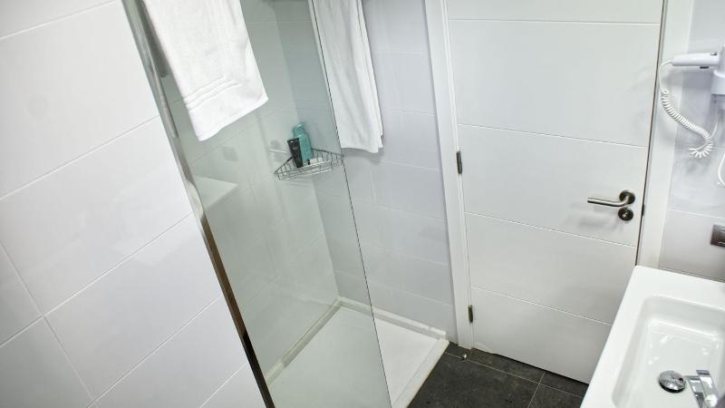 Deluxe King Suite image 4