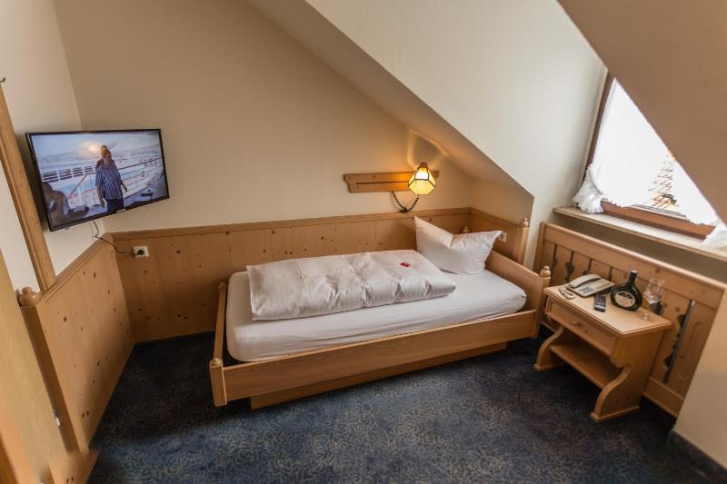 Standard Single Room image 3