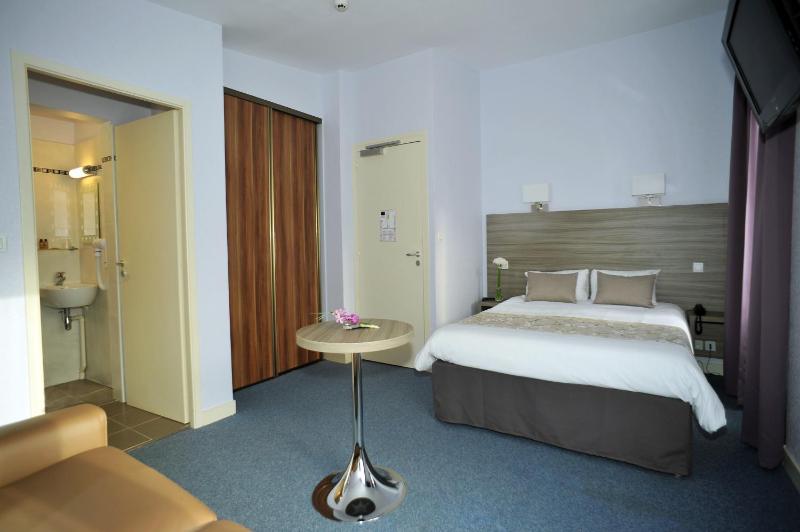 Privilege Quadruple Room image 3