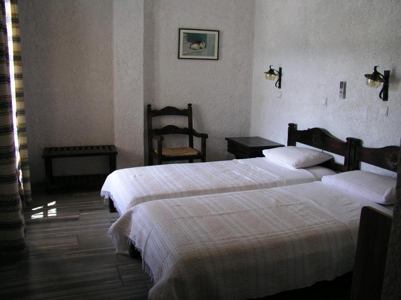 Double Room with Balcony and Sea View image 3