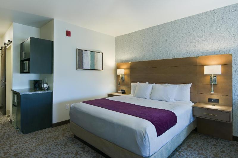 Valley View King Suite image 3