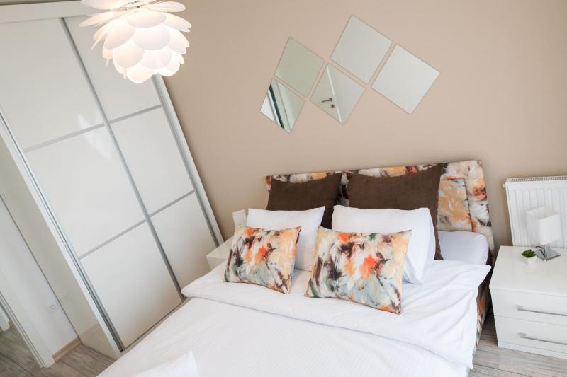 Bella Apartment with free parking - image 15