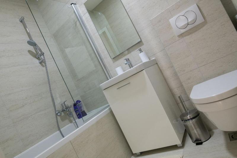 Bella Apartment with free parking - image 14