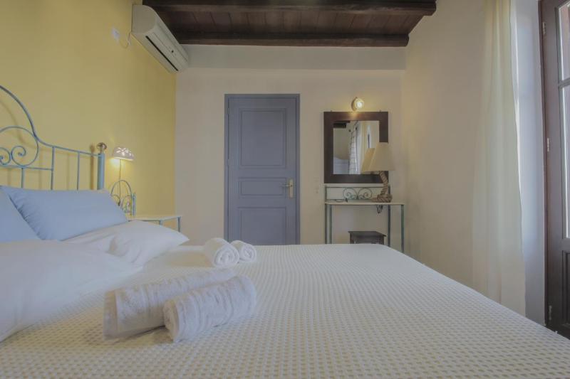 Studio Apartment with Sea View image 2