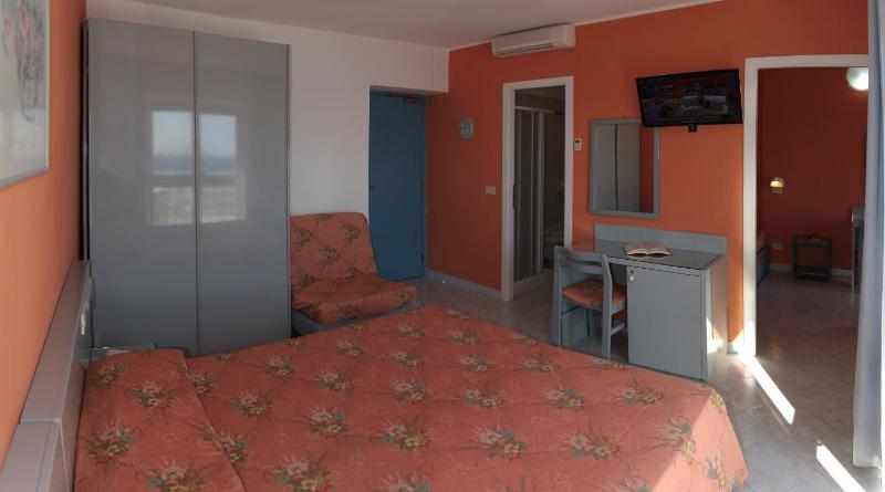 Quadruple Room with Balcony and Sea View image 1