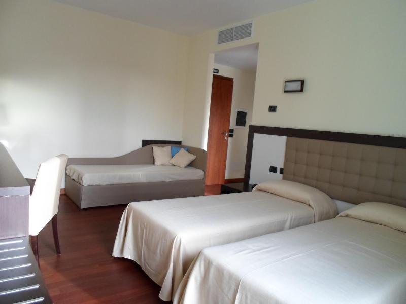 Superior Triple Room image 1