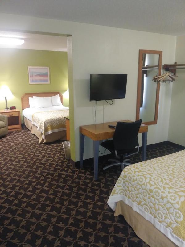 Deluxe Double Room with Two Double Beds - Non-Smoking image 4