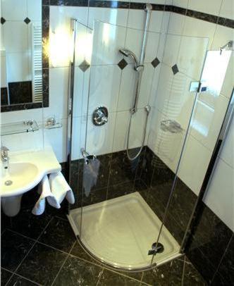 Double Room with Balcony image 2