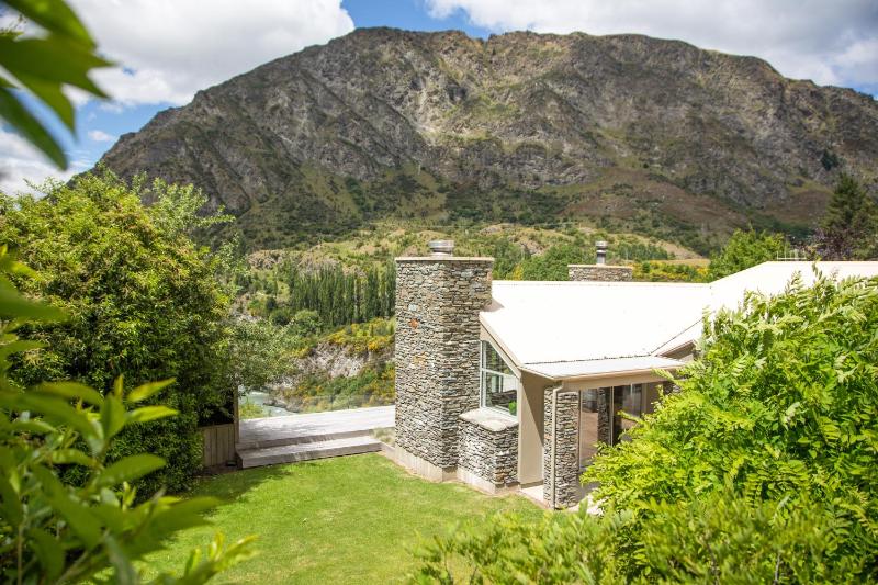 Riverview Retreat Holiday Home by MajorDomo - image 14