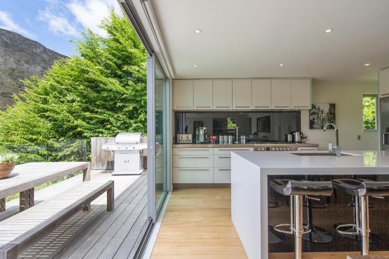 Riverview Retreat Holiday Home by MajorDomo - image 9