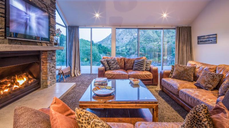 Riverview Retreat Holiday Home by MajorDomo - image 11