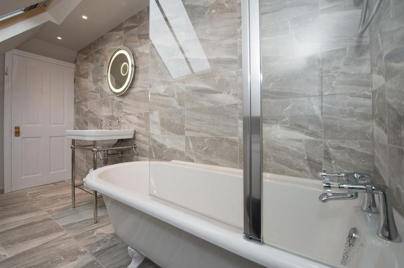 The Tower by Harrogate Serviced Apartments - image 5