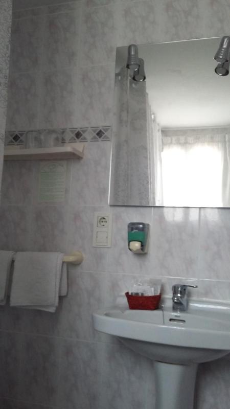 Large Double or Twin Room image 4