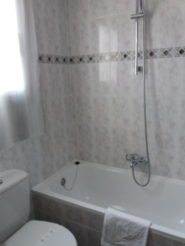 Large Double or Twin Room image 2