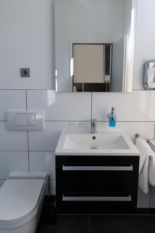 Double Room image 3