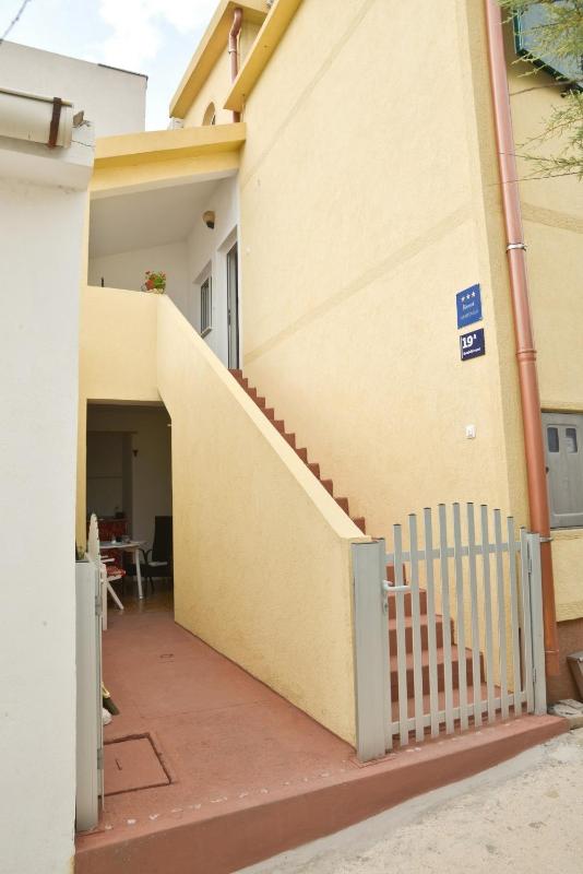 Three bedroom Apartment with Terrace and Sea View image 3