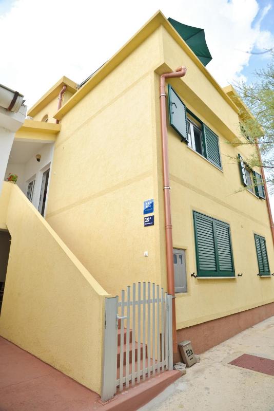 Three bedroom Apartment with Terrace and Sea View image 2