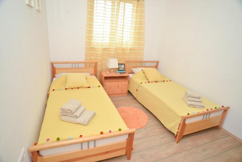 Apartment Yellow House - image 22