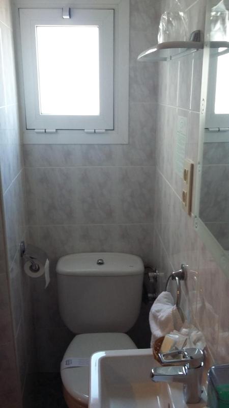 Budget Single Room image 4